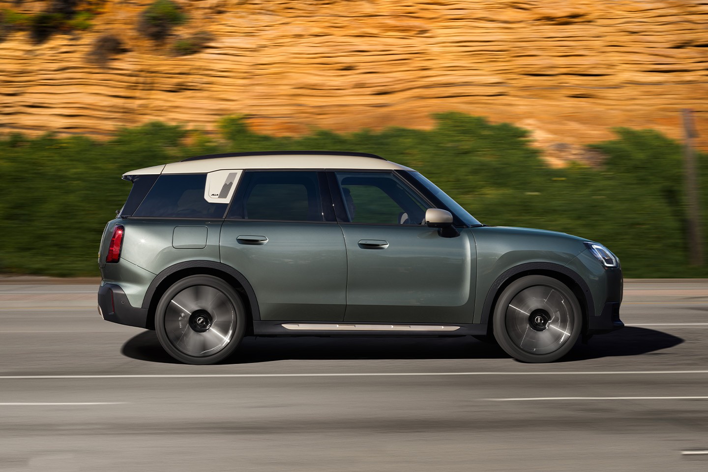 All-electric MINI Countryman - driving experience - All4